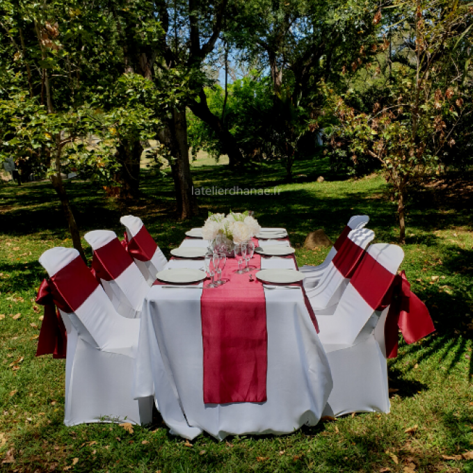 Chemin de table en Satin Bordeaux