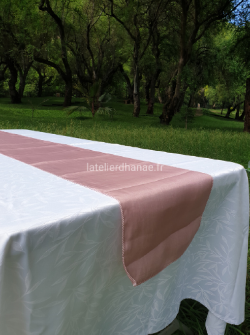 CHEMIN DE TABLE SATIN - ROSE NUDE – Aux Trois Ponts