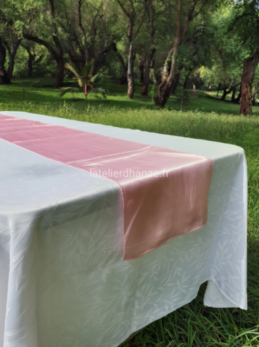 CHEMIN DE TABLE EN SATIN ROSE POUDRE 30cm*270cm