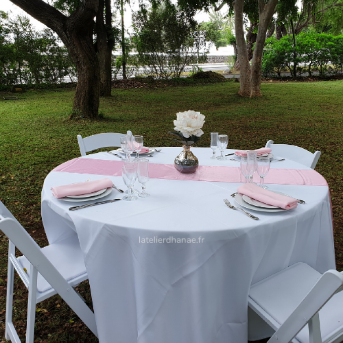 Chemin de table en Satin Rose clair 