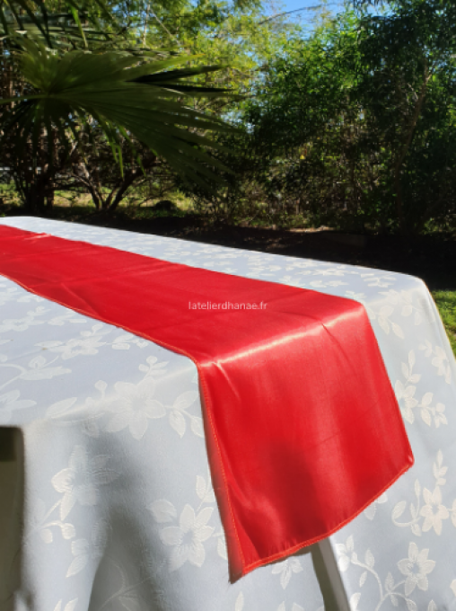 Chemin de table en Satin Rouge